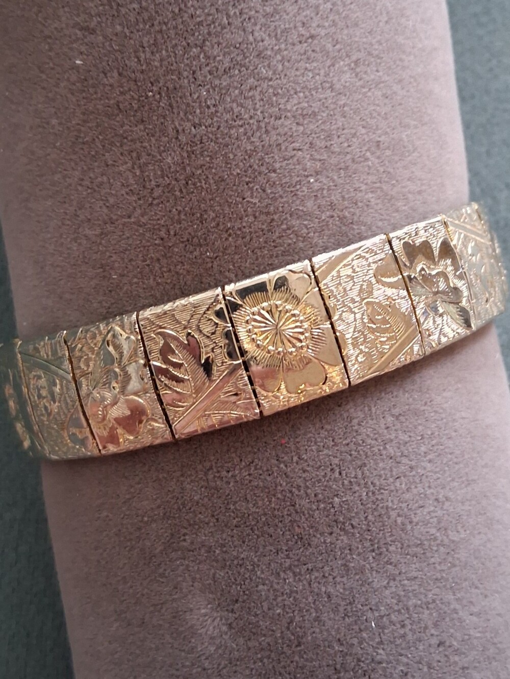 Vintage  Floral Engraved Bracelet - Women